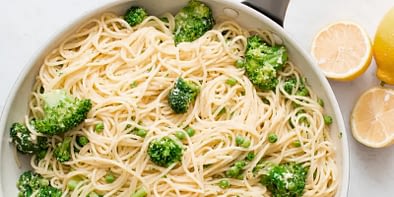 espaguete macarrão brócolis